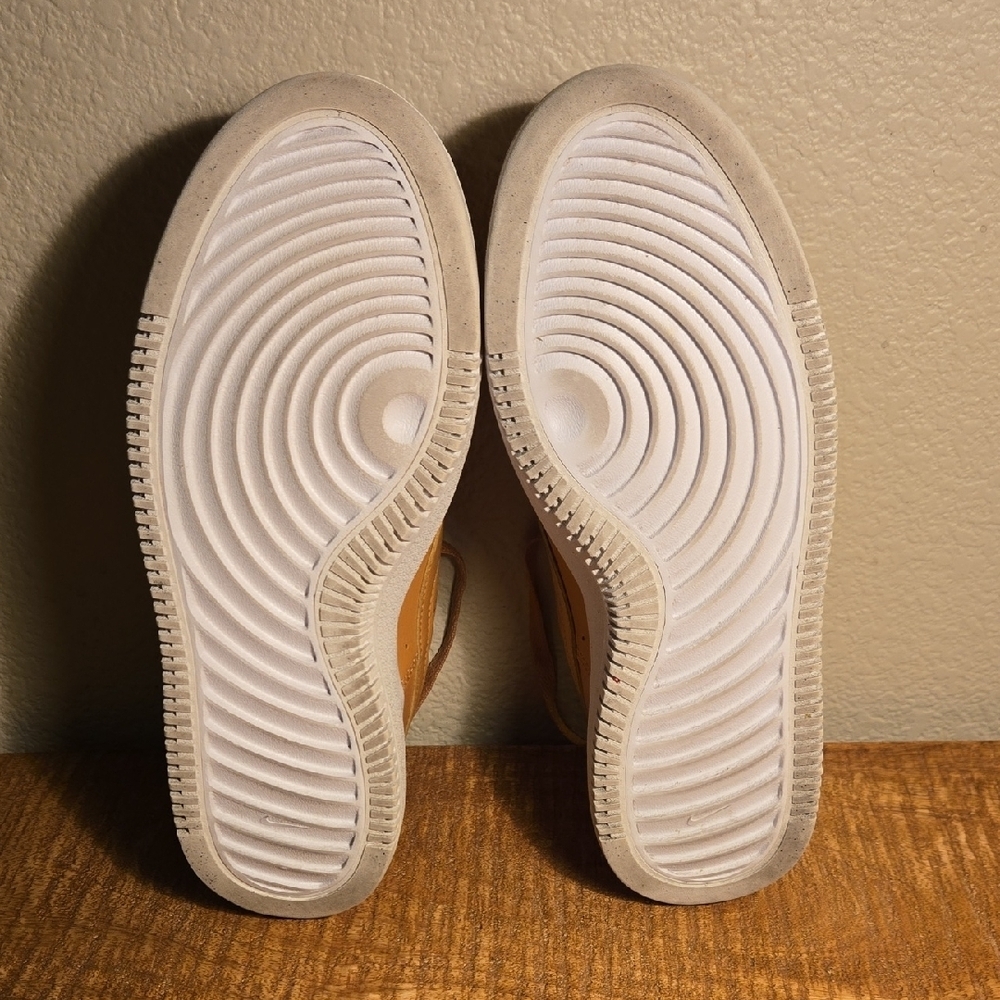 Nike Tan Sneakers - Picture 5 of 7